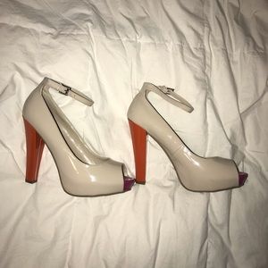 Brand new Guess peep toe platform heel
